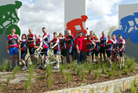 Team photo for the FitnessFirst-KWPT 'Around the Bay in a Day' event (32kb)